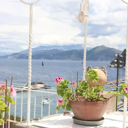 Casa Tarantino Charming Apartment Capri